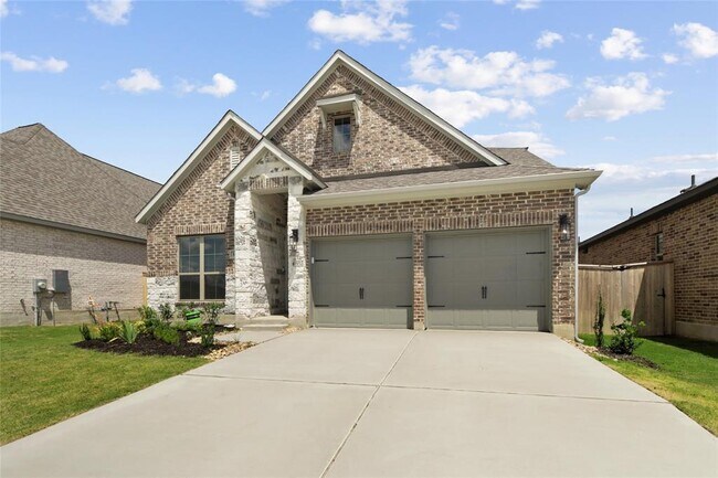 Building Photo - 104 Chinaberry Bnd