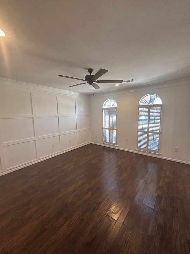 Building Photo - Fully Renovated 2 bed 2.5 bath Townhome in...