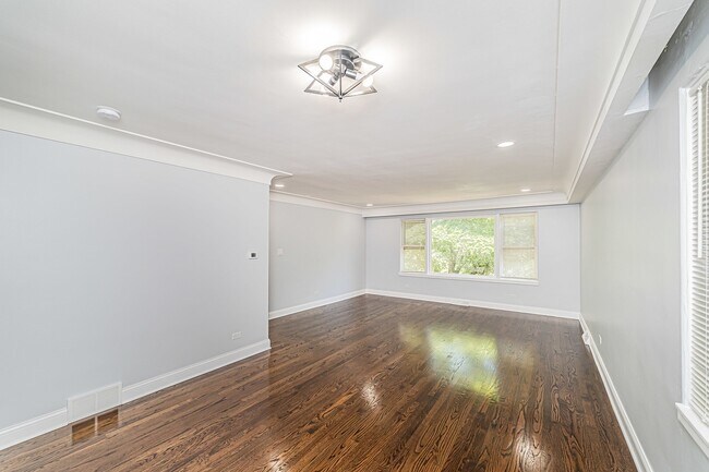 Foto del edificio - 7530 N Oakley Ave