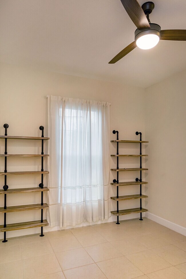 Foto del edificio - 15323 Goldfinch Cir