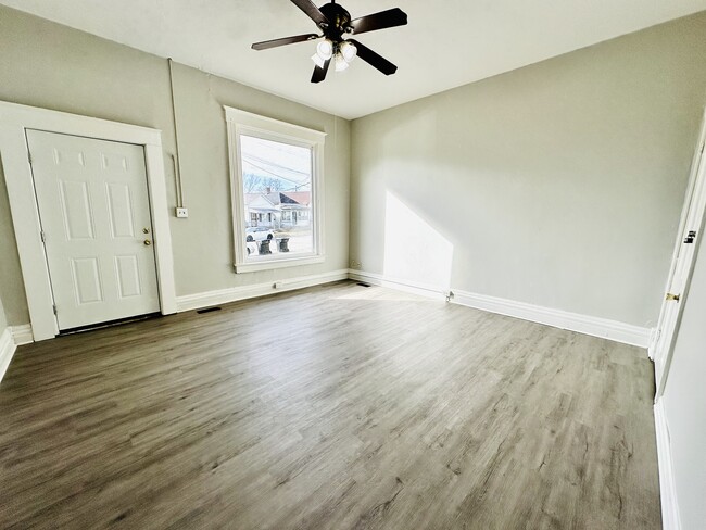 Building Photo - 2823 Garfield Ave