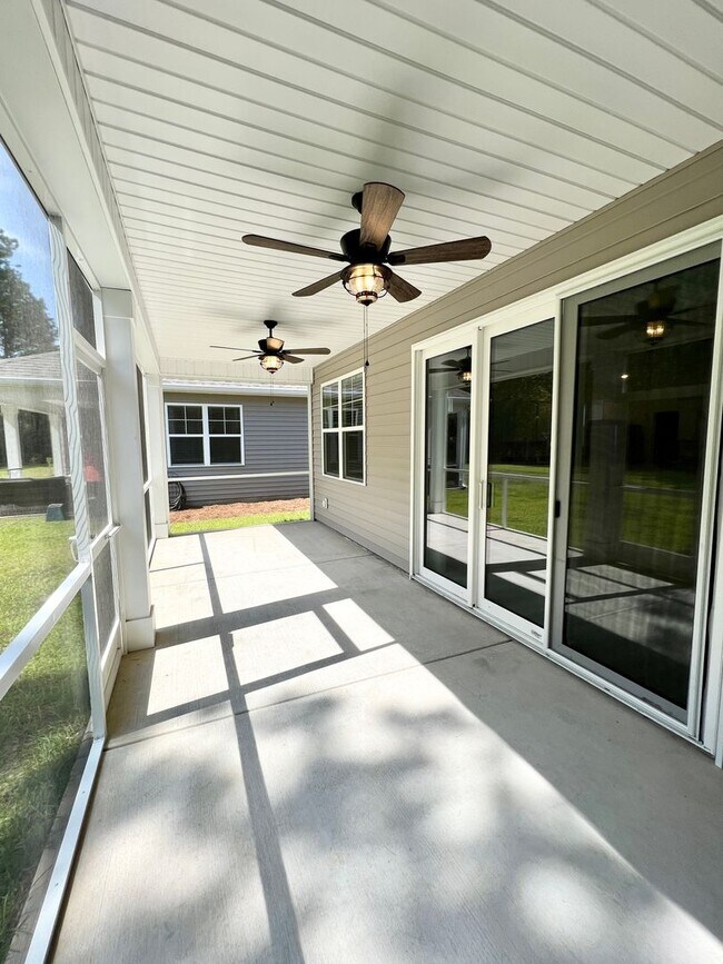Building Photo - Immaculate 3br/2bath home! Upgrades galore...