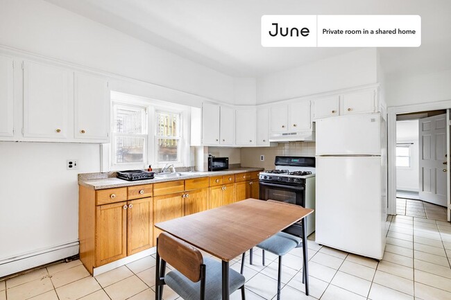Building Photo - Private bedroom in 7 bed/1 bath Home