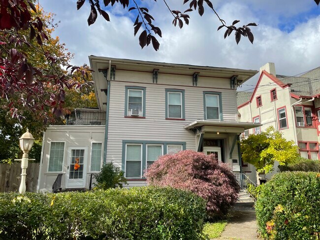 209 Avenida College - 209 College Ave