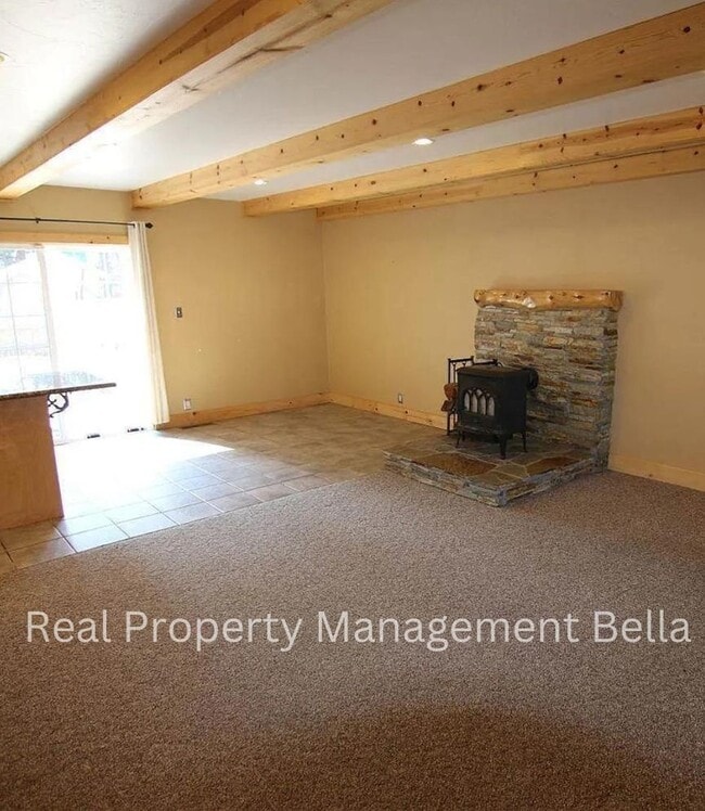 Foto del edificio - Charming property situated in the highly sought-after South Lake Tahoe Area