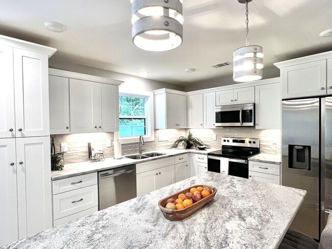 Foto del edificio - For Lease - 3 Bed, 2.5 Bath, 1515sqft Town...