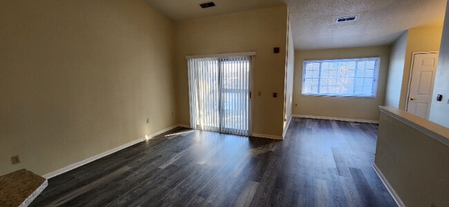 Foto del edificio - 10085 W Lisbon Ave