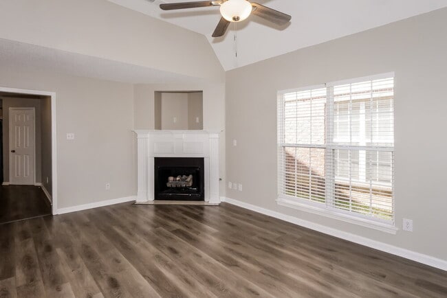 Building Photo - 9815 Riggin Dr