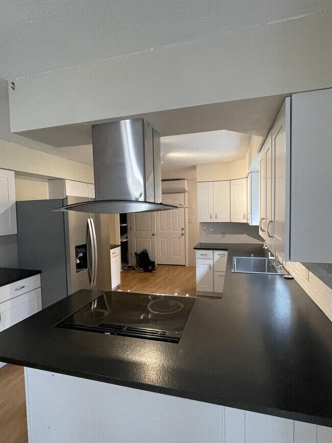 Building Photo - 3275 Foothill Rd