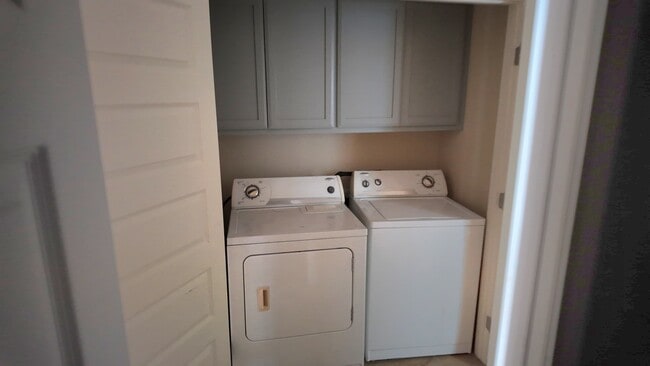 Foto del edificio - 2405 Helena Ave