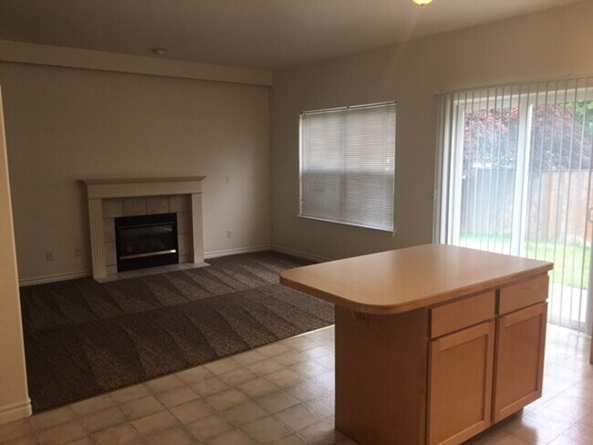 Foto del edificio - PRELEASING: 3 bed/2 bath House off Samish ...