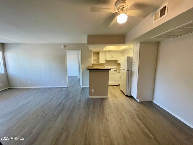 Building Photo - 3601 W Tierra Buena Ln