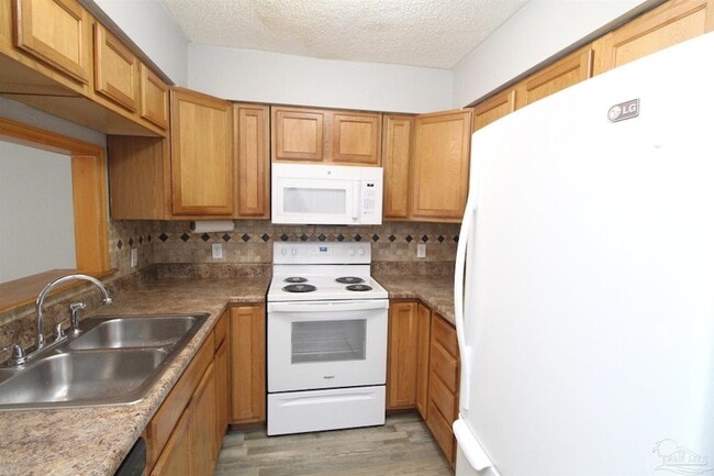 Building Photo - 1305 Foxborough Dr