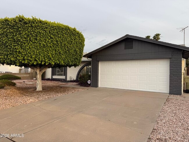 Foto del edificio - 5817 W Tierra Buena Ln