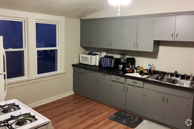 1412 Elmwood Ave, Lakewood, OH 44107 Apartments in Lakewood, OH