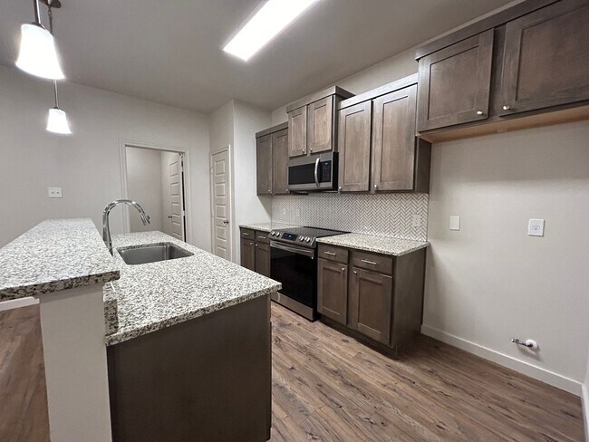 Foto del edificio - Beautiful newly built 2 bedroom 2 bath