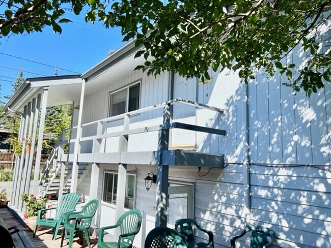 Foto del edificio - Downtown Furnished Two Bed Unit in Duplex-...
