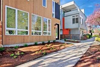 Building Photo - 8553 Interlake Ave N