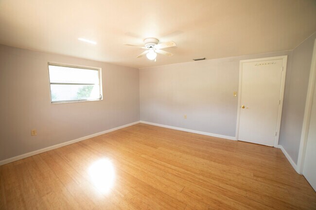 Building Photo - 5116 Valimor Dr