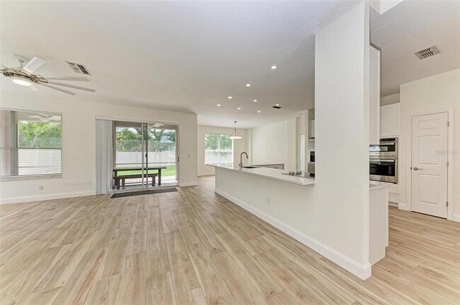 Foto del edificio - 5163 44th St W