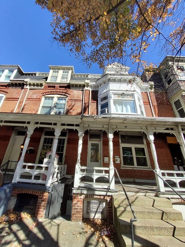 Building Photo - 537 N 6th St