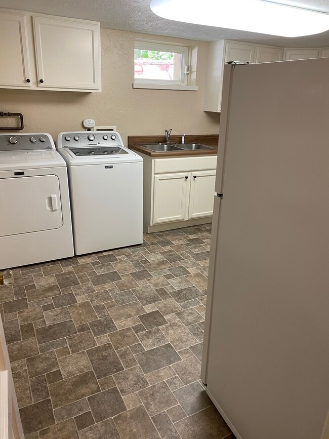Washer & Dryer - 1220 Colorado Ave