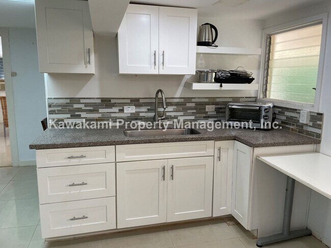 Building Photo - Partly Furnished Garden Unit on Sierra Drive