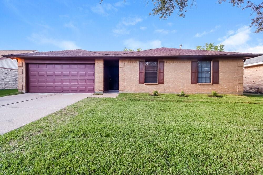 Primary Photo - 5014 Meadow Crest St