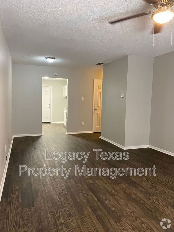 Building Photo - 1302 Berry Dr