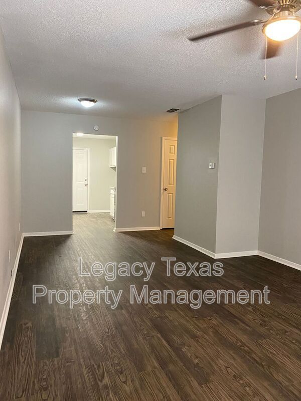 Foto principal - 1302 Berry Dr