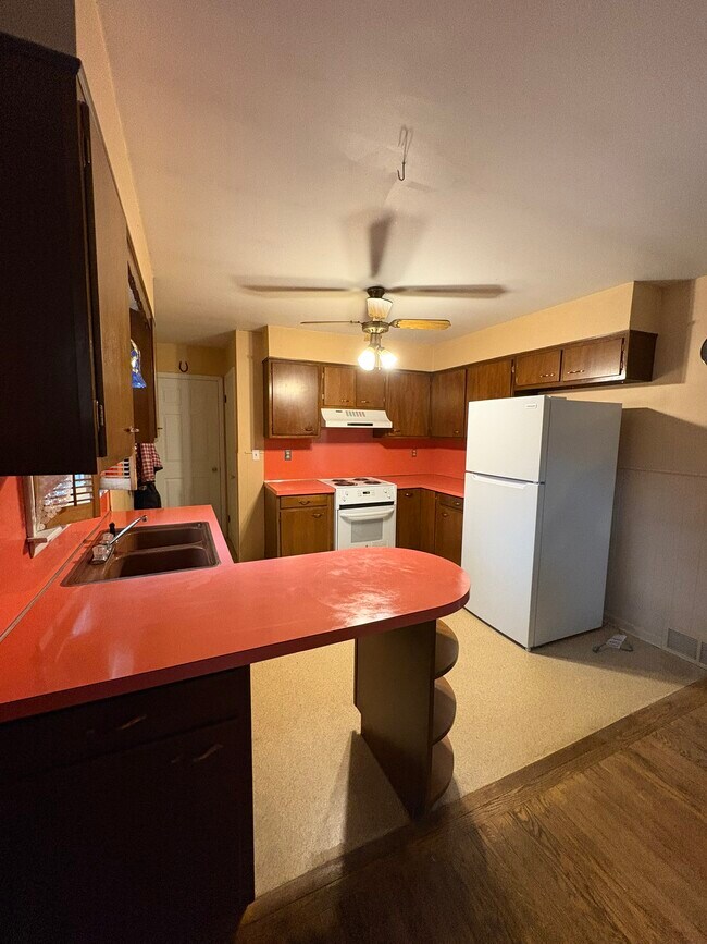 Cocina - 628 Sunny Ln