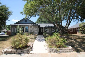 Building Photo - 4817 Castlewood Dr