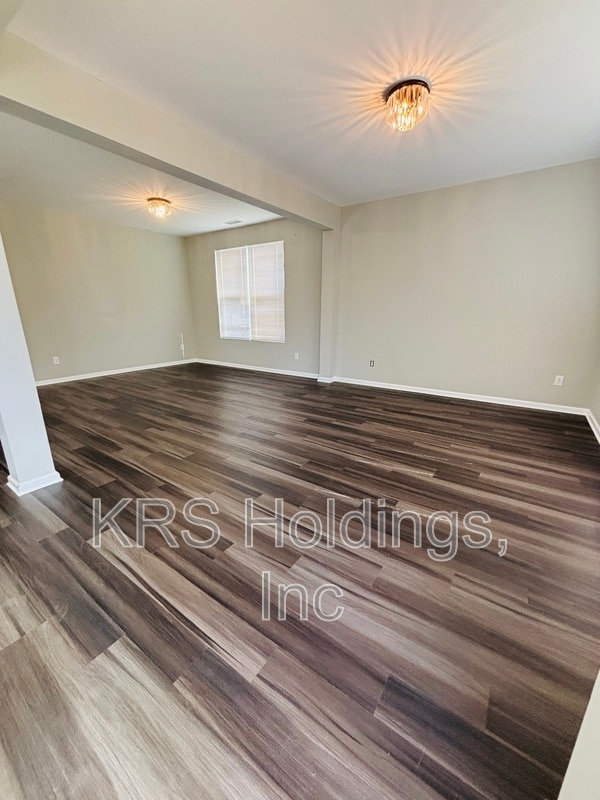 Building Photo - 127 Rosebud Ln