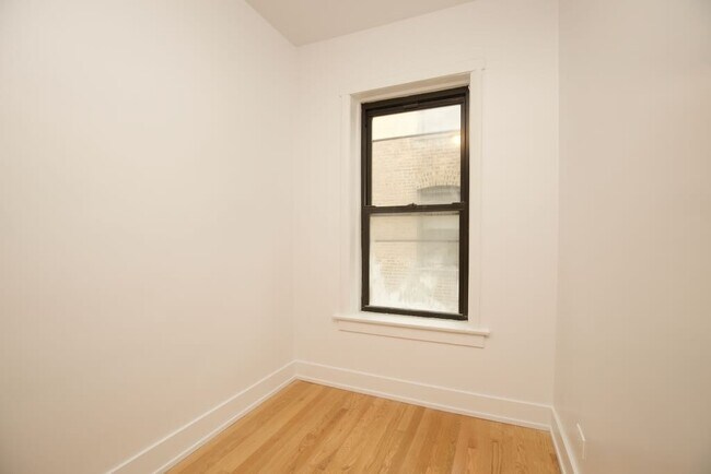 Building Photo - 3300 W Schubert Ave