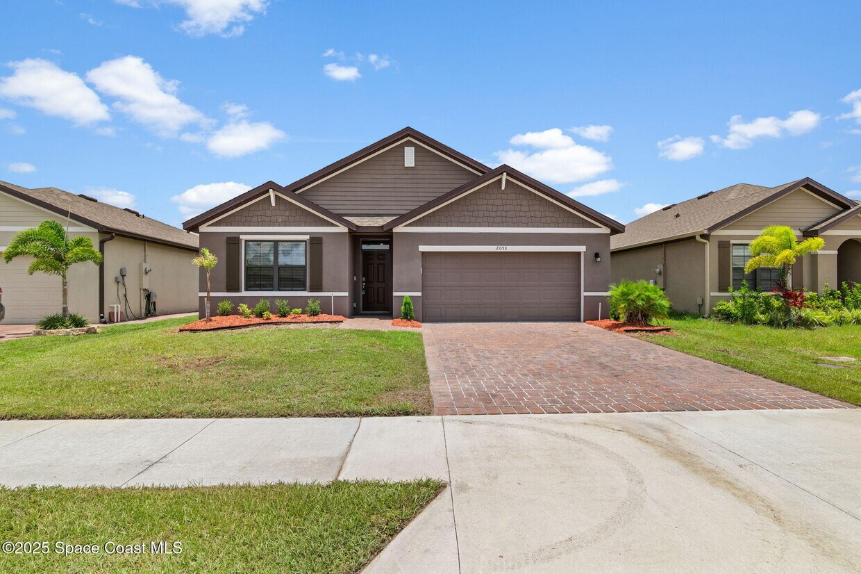 Foto principal - 2053 Farmhouse Rd SE