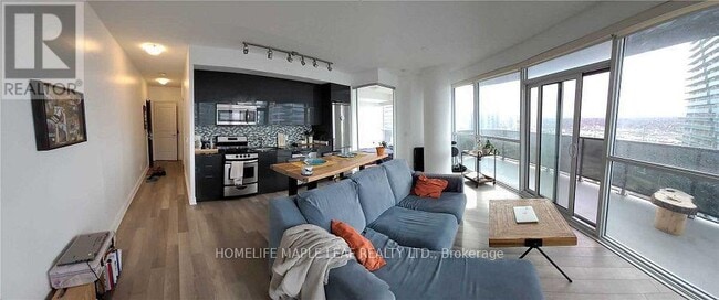 Photo du bâtiment - 80 Marine Parade Dr