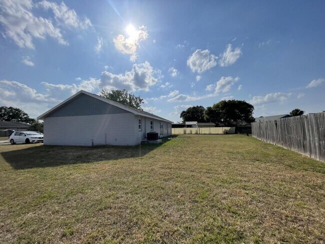 Photo - 801 Poplarwood Ln House