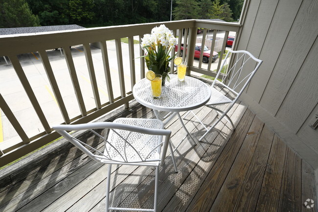 Relax and Enjoy Your View - Greenfield Knoll Apartments