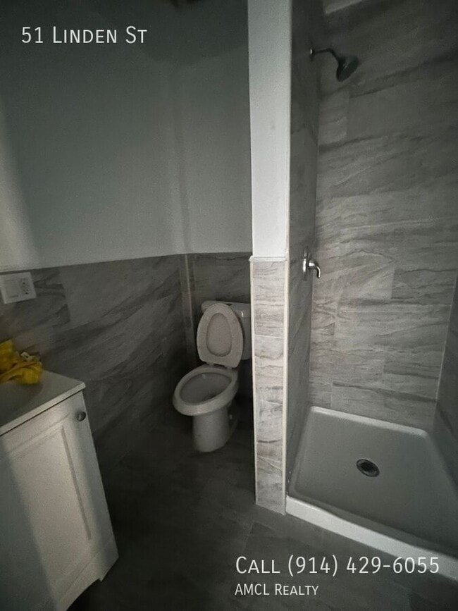 Building Photo - 51 Linden St