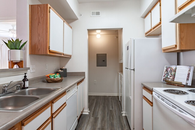 Building Photo - IMT Woodland Meadows