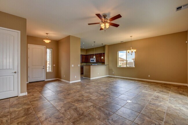 Foto del edificio - 3 Bed 2 Bath Home with 2.5 Car Garage for Rent in Granville!