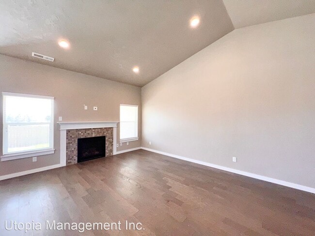 Building Photo - 3 br, 2 bath House - 4832 SW Volcano Avenue