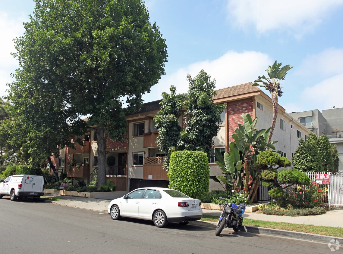 Primary Photo - 1845 Corinth Ave