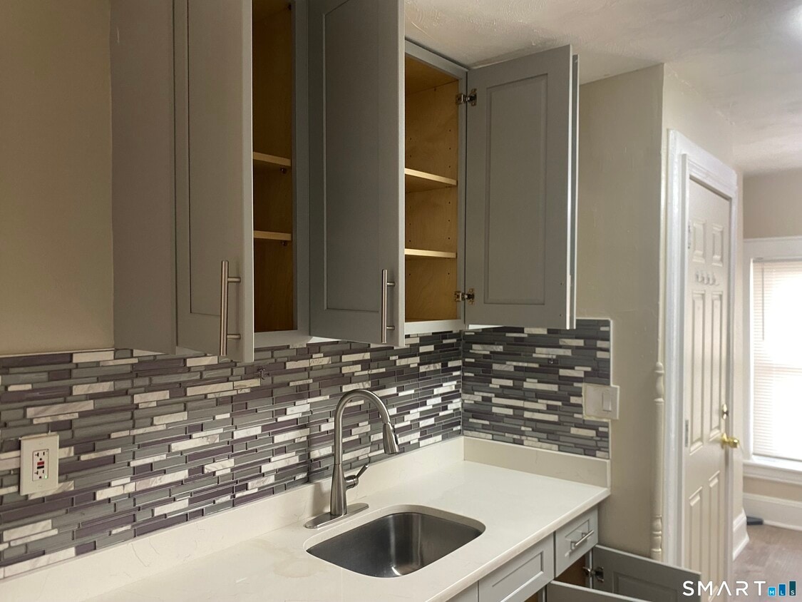 Building Photo - 454 Summit St