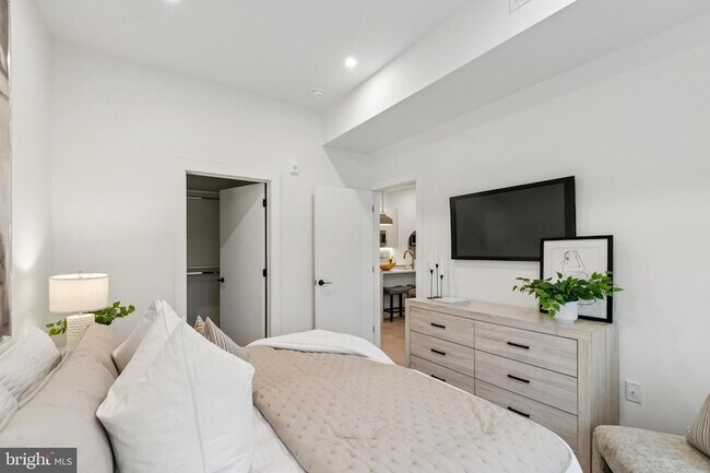 Foto del edificio - 30 W Allens Ln