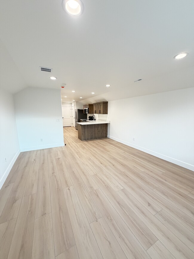 Building Photo - 3055 W Bonneville Cir