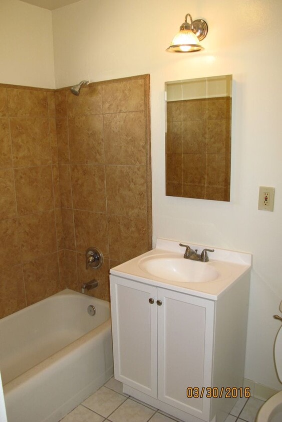 Primary Photo - Cozy Updated One Bed One Bath Apartment Ne...