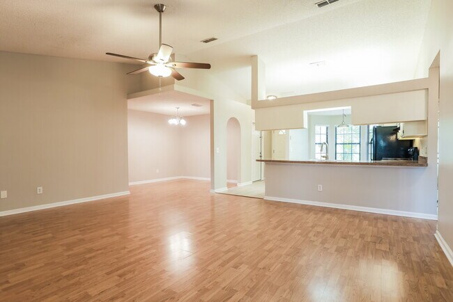 Foto del edificio - 2106 Farm Way