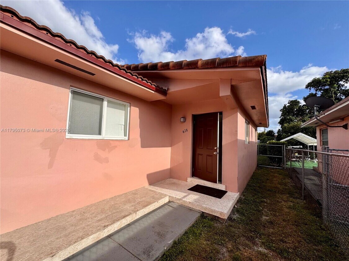 Foto principal - 628 W 17th St