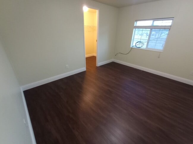 Building Photo - 3 Bed Charming Updated Home Silver Springs